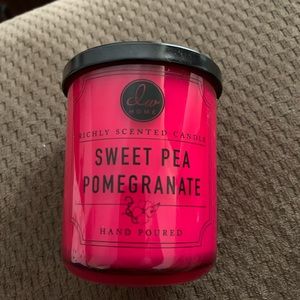 DW Home Sweet Pea Pomegranate Candle